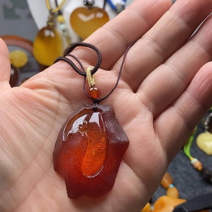 琥珀未镶嵌裸石琥珀