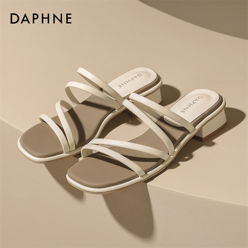 达芙妮时尚2025夏季外穿方头露趾仙女优雅风罗马小众中跟一字拖鞋