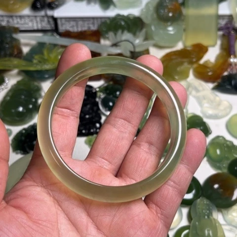 蛇纹石玉未镶嵌手镯领**具