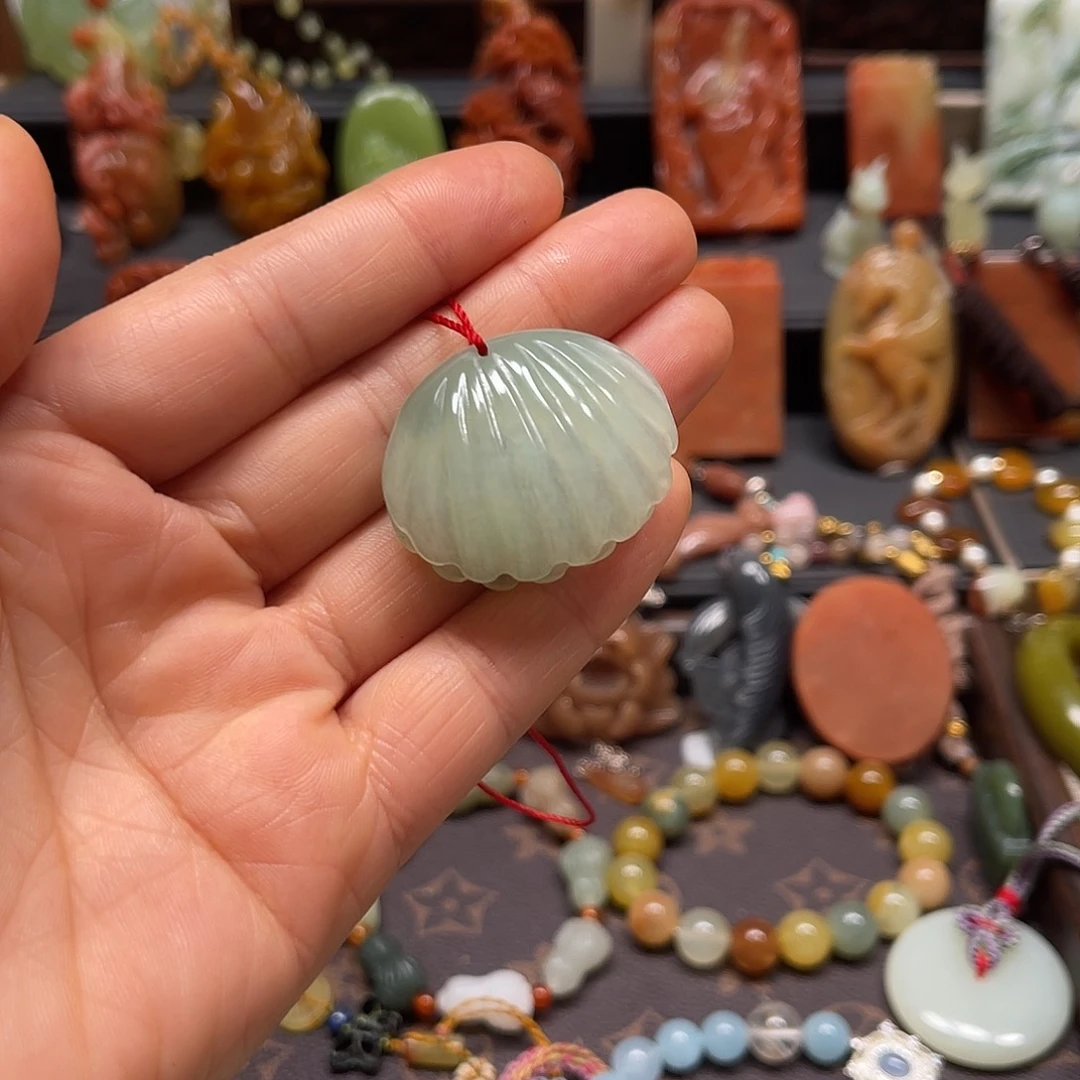 未镶嵌岫玉吊坠，