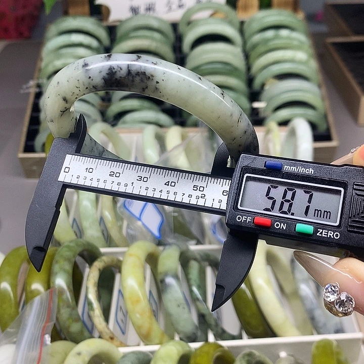 未镶嵌蛇纹石玉手镯37
