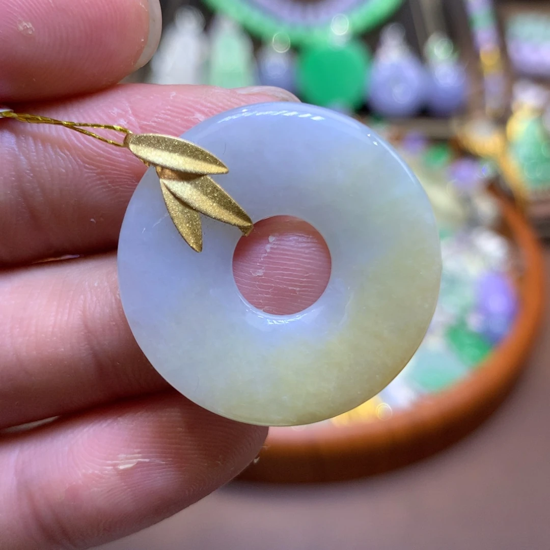 翡翠18K金镶嵌颈饰