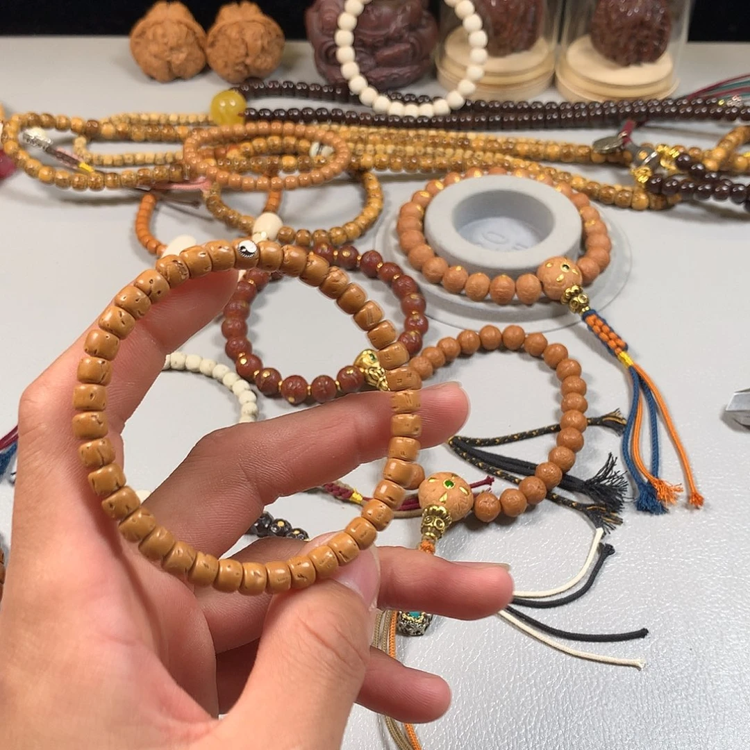 桃核吊坠。。。。。。。。。。