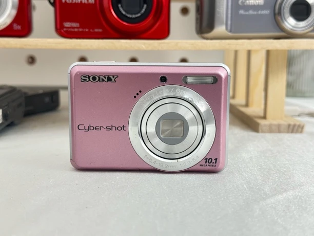 9新 Sony/索尼 索尼s930 粉色 1000万像素3倍变焦