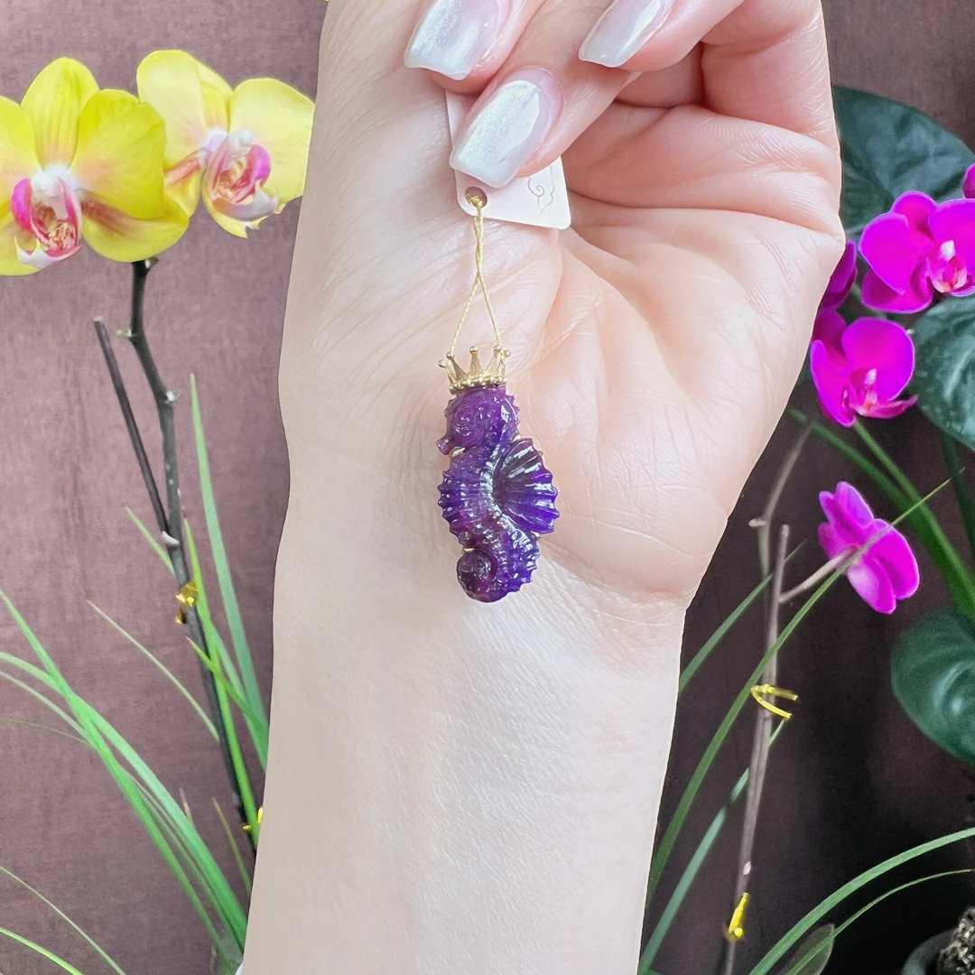 【推荐】18k金镶嵌老油紫舒俱来吊坠26mm*12mm*8mm/S0229802