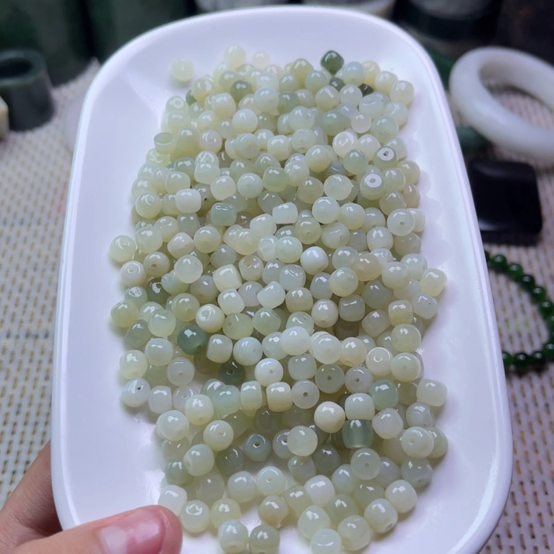 未镶嵌手镯和田玉卡6老型 有孔