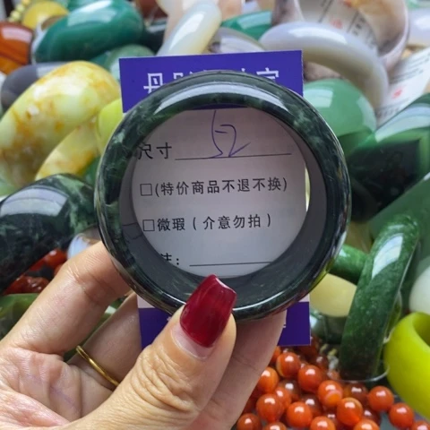 蛇纹石玉手镯未镶嵌