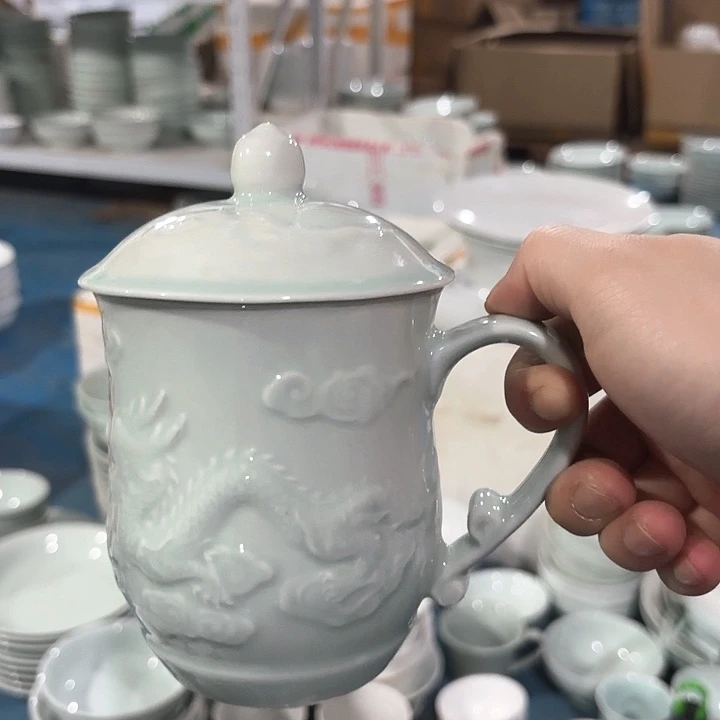 瓷片龙凤杯两个，微瑕包邮