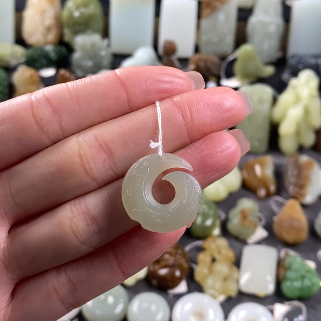 和田玉未镶嵌颈饰