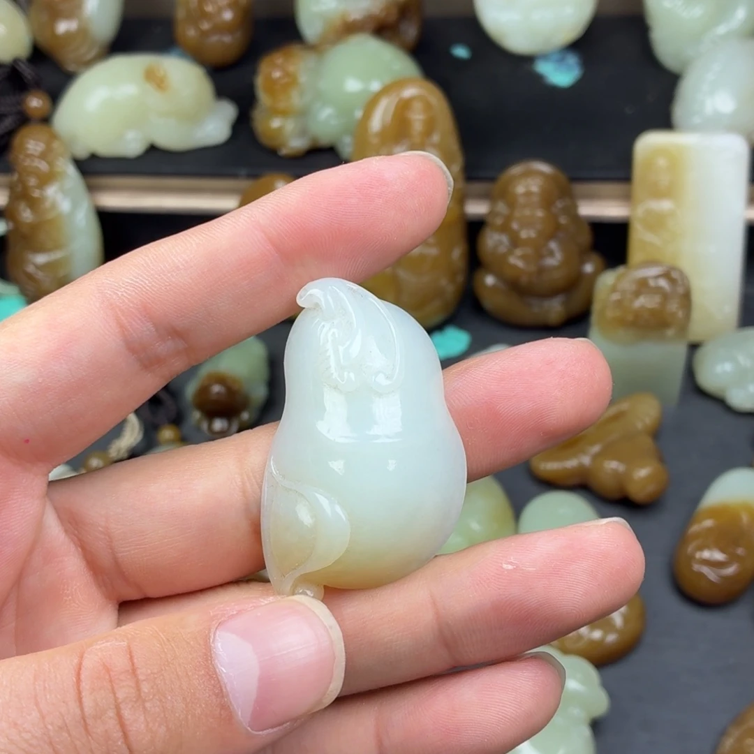 和田玉（糖玉）未镶嵌颈饰