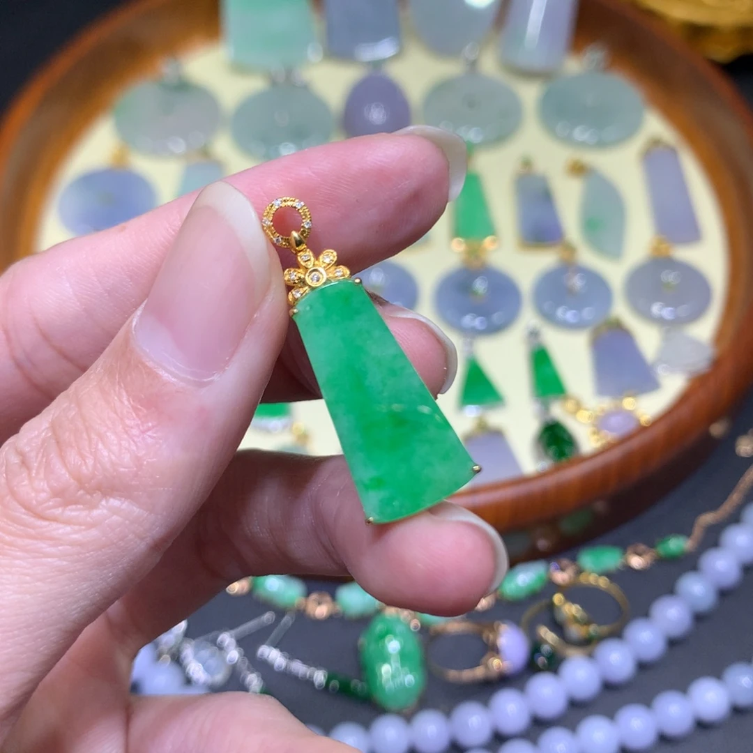 翡翠吊坠(不含链)18K金镶嵌