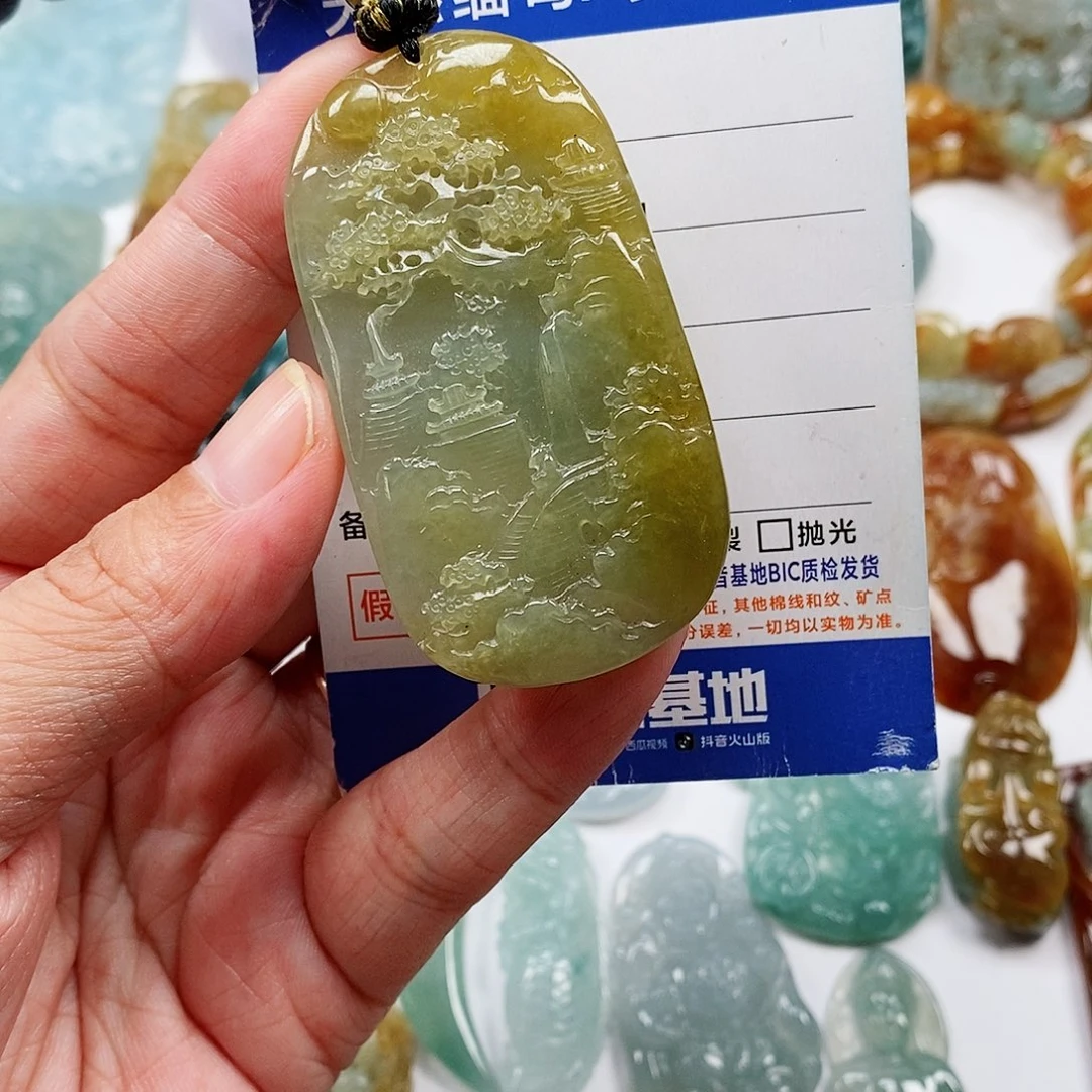 翡翠未镶嵌颈饰山水