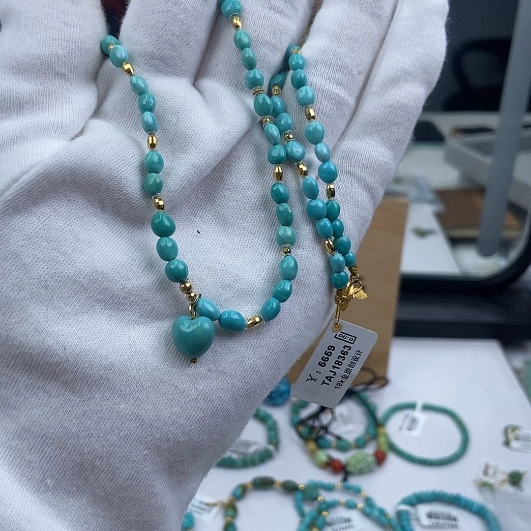 绿松石未镶嵌珠宝奇石