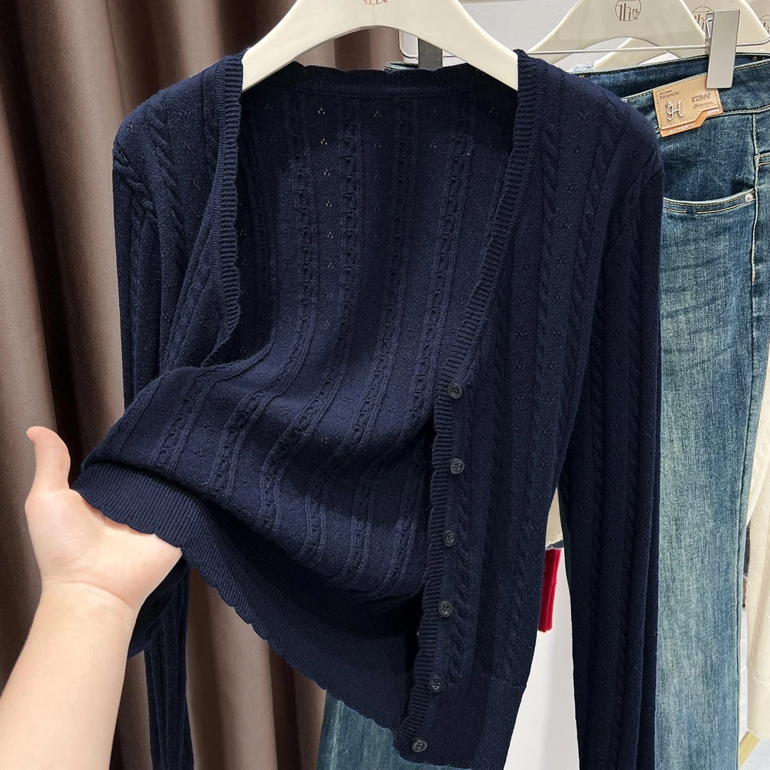 藏青色洋气V领纽扣针织开衫女秋冬新款长袖软糯外搭披肩修身外套