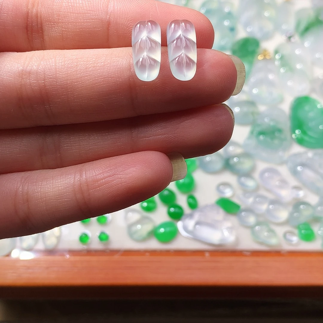 翡翠未镶嵌吊坠(不含链)一对