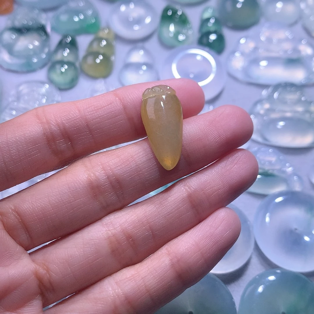 【闪购商品】翡翠颈饰未镶嵌瓜