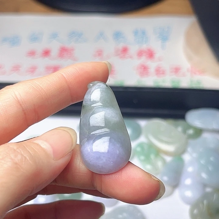翡翠未镶嵌颈饰福豆