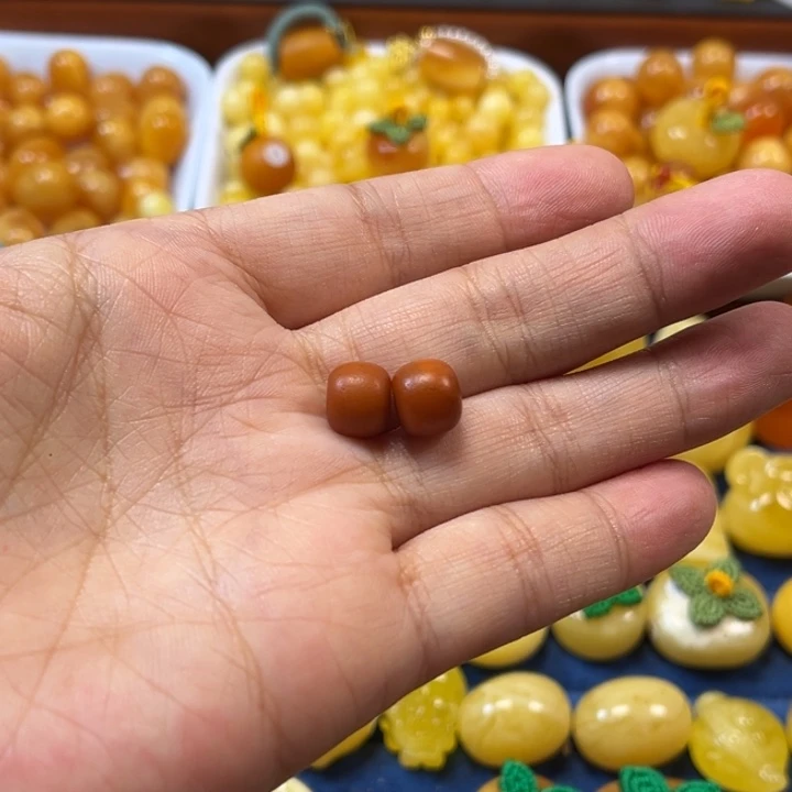 琥珀未镶嵌裸石卡9加老蜡橘皮墩一对