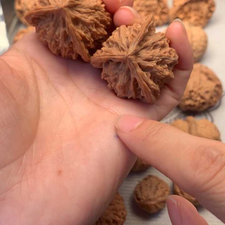 小***。把件文玩核桃盘山三棱