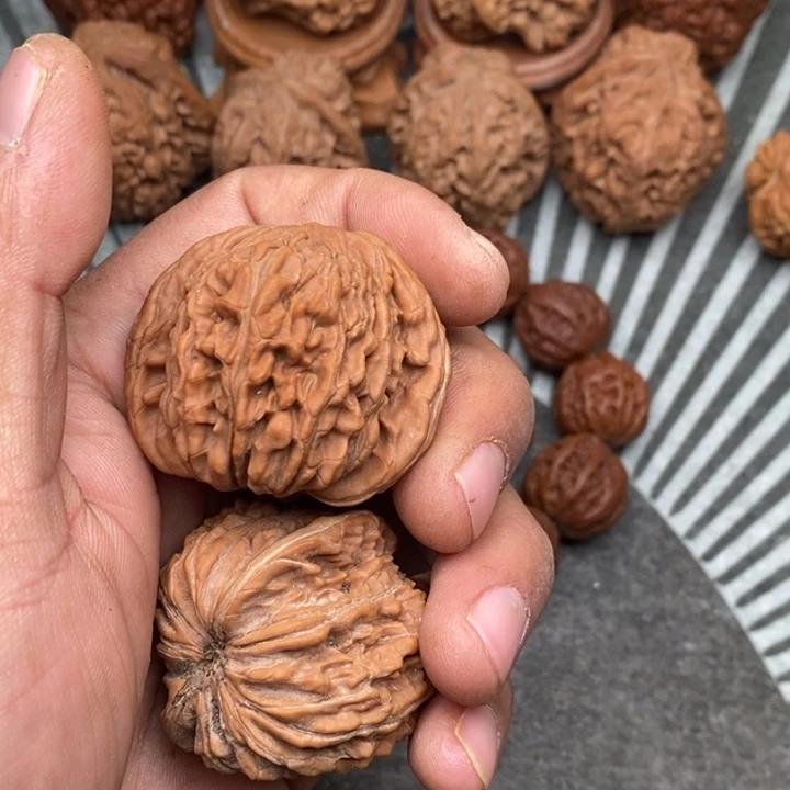 文玩核桃把件?*林楼子