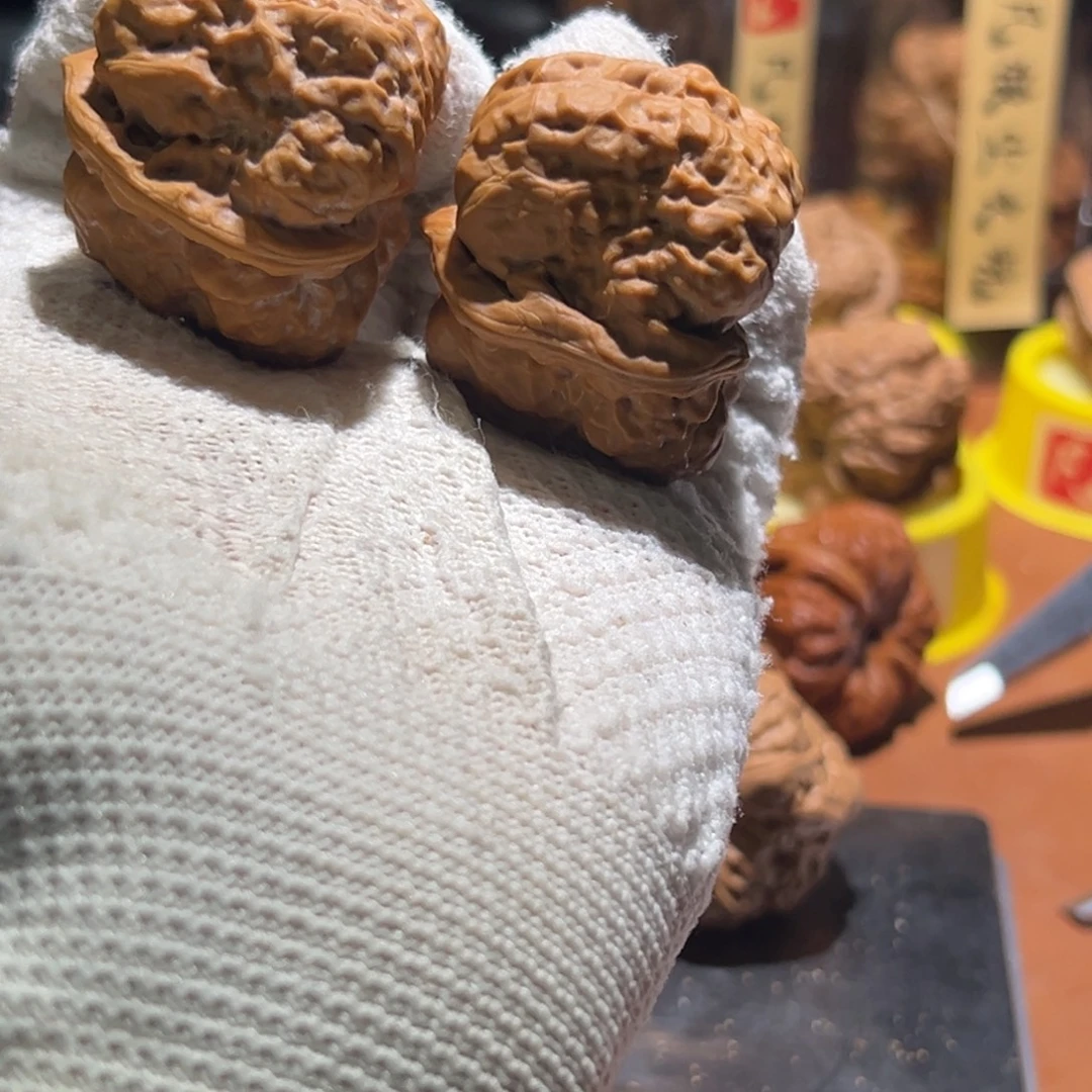王****吊坠文玩核桃山地娃