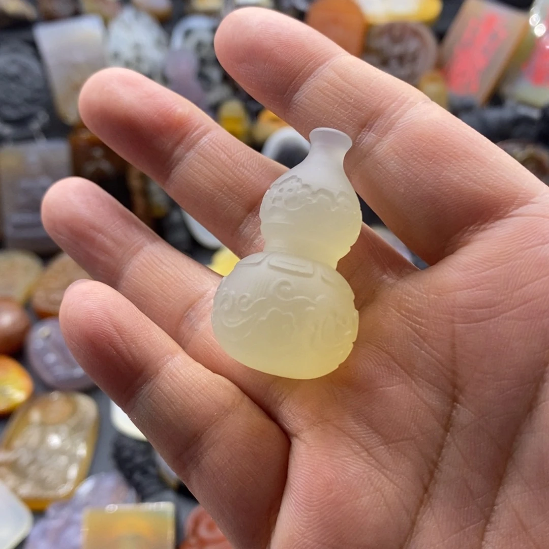 玛瑙/玉髓颈饰未镶嵌骑****机