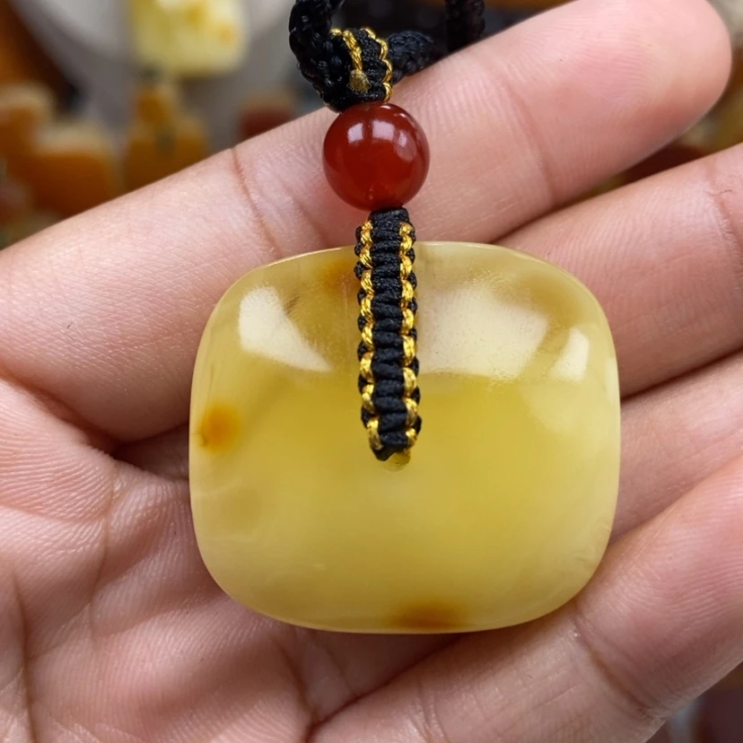 【闪购商品】琥珀颈饰未镶嵌