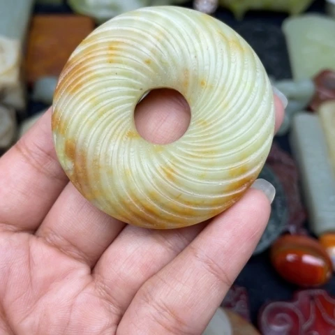 蛇纹石玉未镶嵌颈饰129