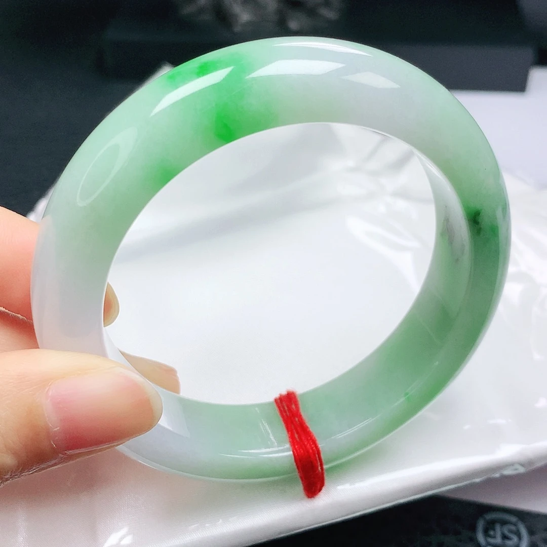 翡翠手镯未镶嵌正