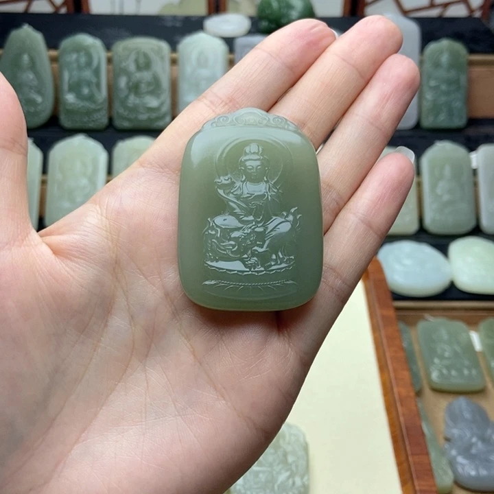 用***0和田玉未镶嵌颈饰