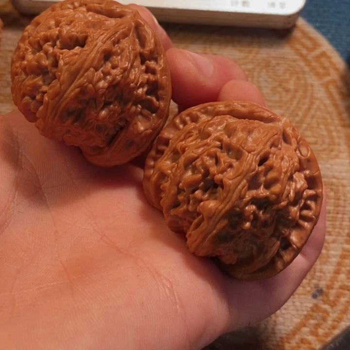 文玩核桃吊坠白狮子45