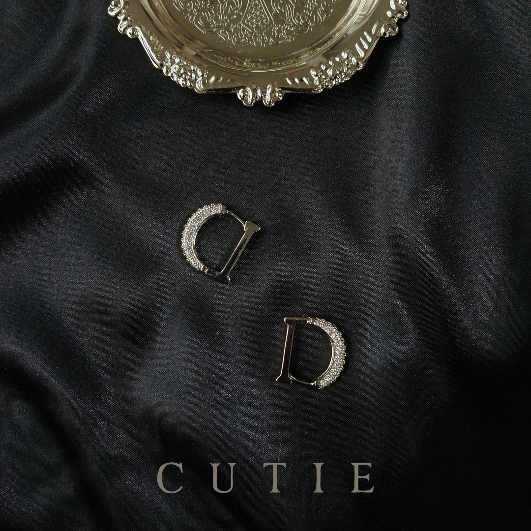 铜合金合成锆石耳饰 铜合金D字母满钻高级感气质小众设计感耳饰