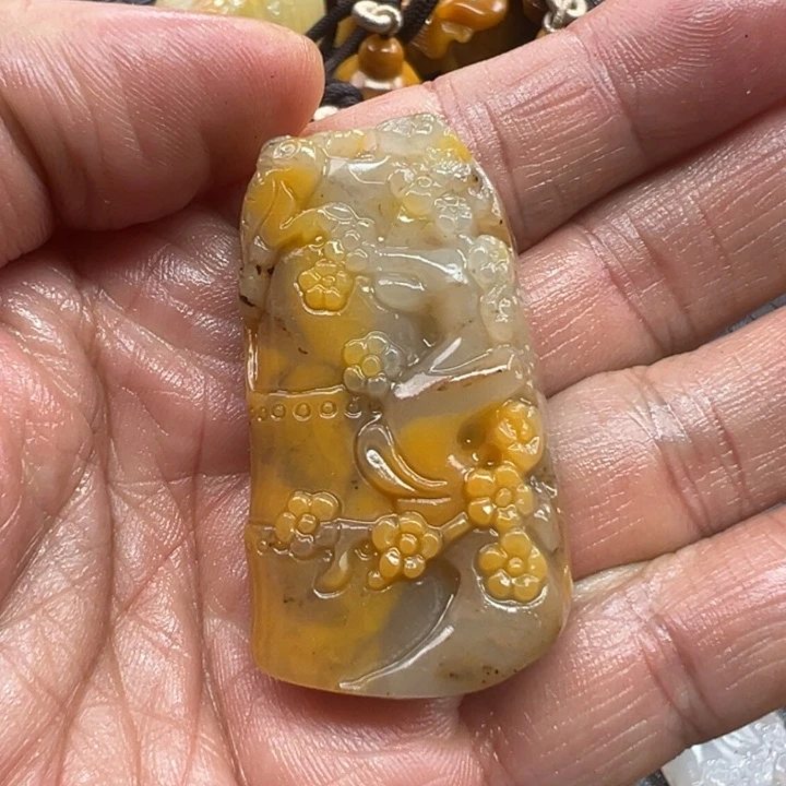 石英质玉（黄龙玉）颈饰未镶嵌