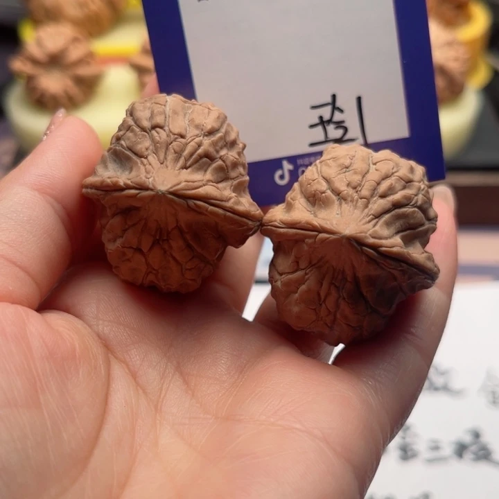 吊坠文玩核桃赶*人文玩核桃1