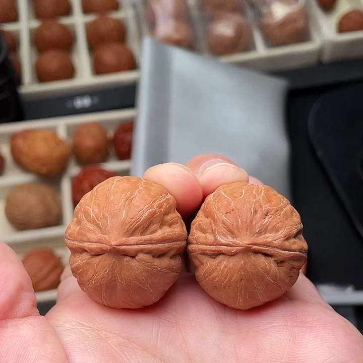 文玩核桃把件龙珠