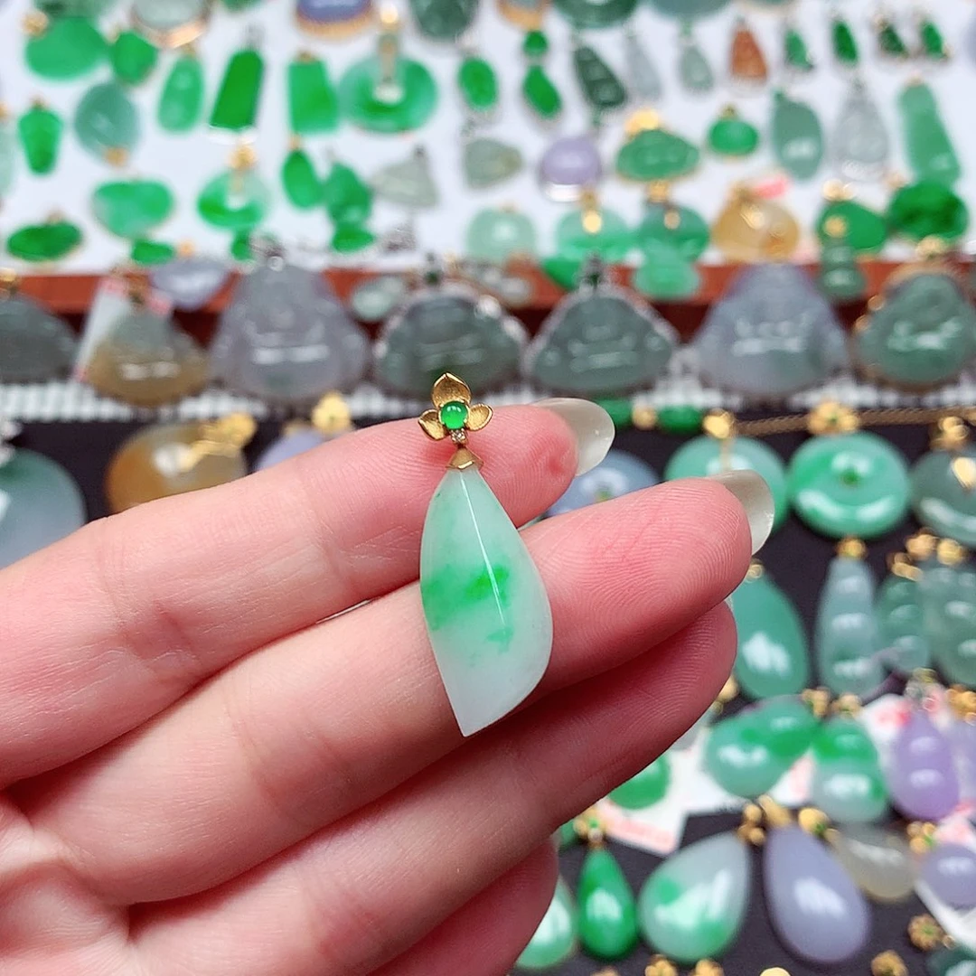 翡翠18K金镶嵌颈饰天然翡翠A货