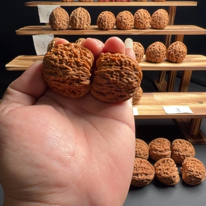 北***城吊坠桃核南疆石蚂蚁拉丝凹底尺寸40