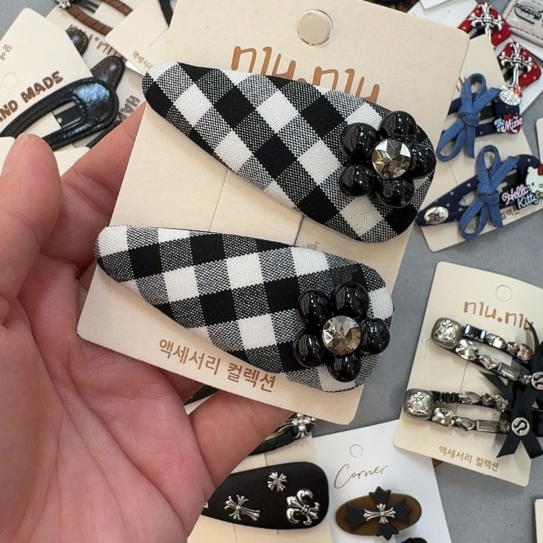 无非金属黑白格子小花