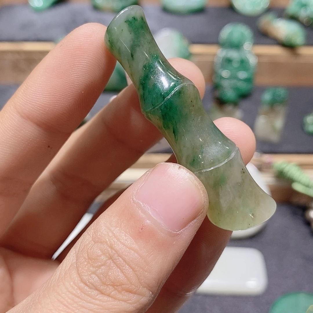 独山玉未镶嵌吊坠