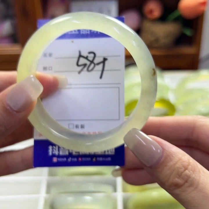 蛇纹石玉未镶嵌手镯190