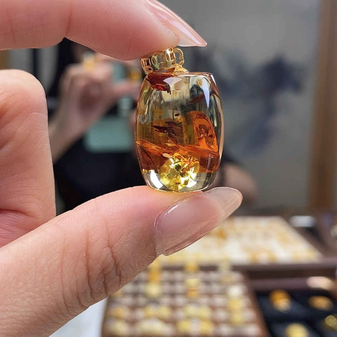 裸石琥珀未镶嵌兔*糖成品