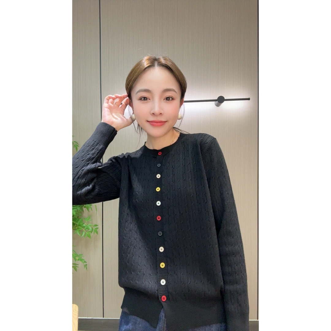 585-秋冬新款-“彩色扣子”减龄必备显瘦洋气针织小开衫