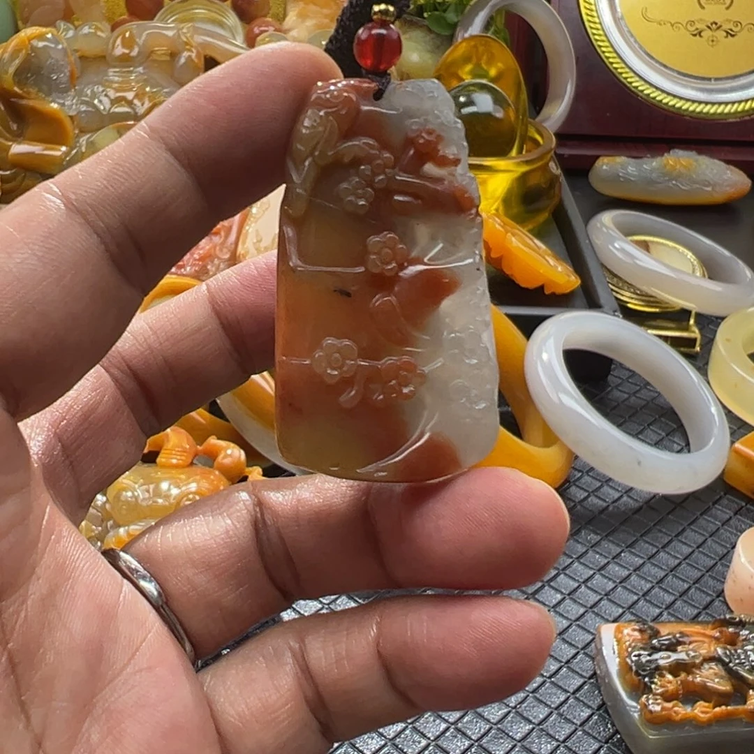 石英质玉未镶嵌颈饰