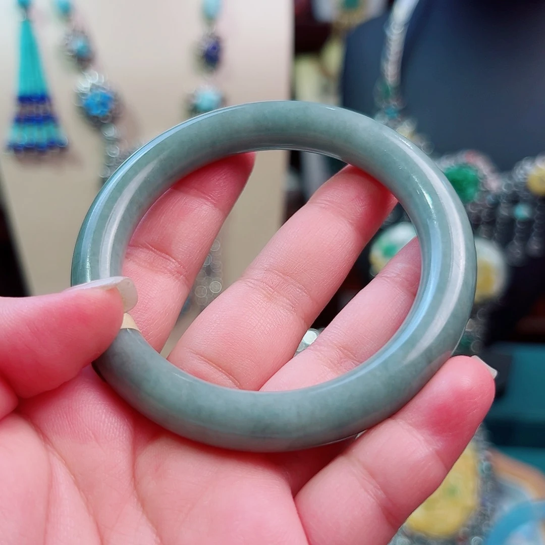 翡翠手镯未镶嵌国风