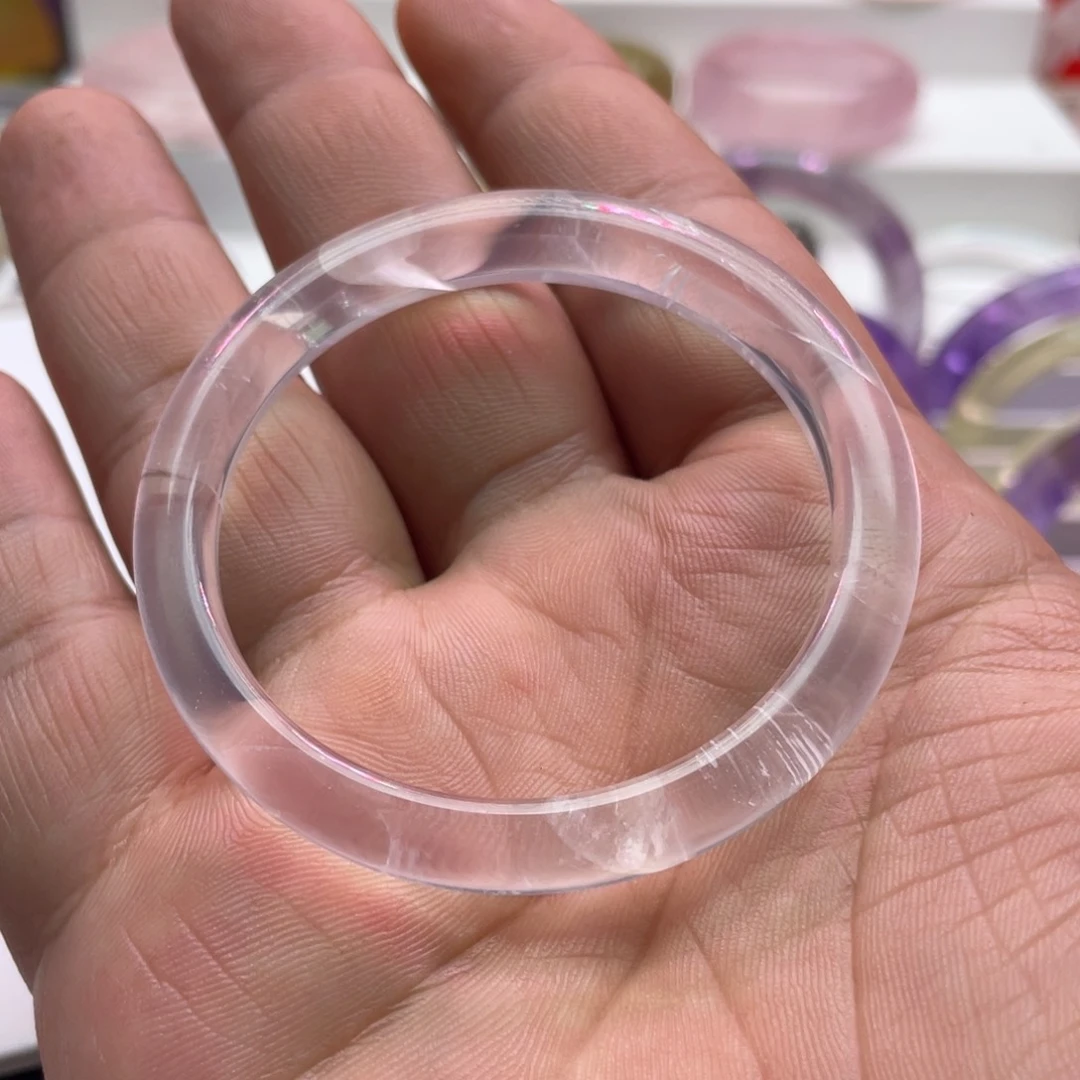 水晶手镯未镶嵌偷****?白水晶