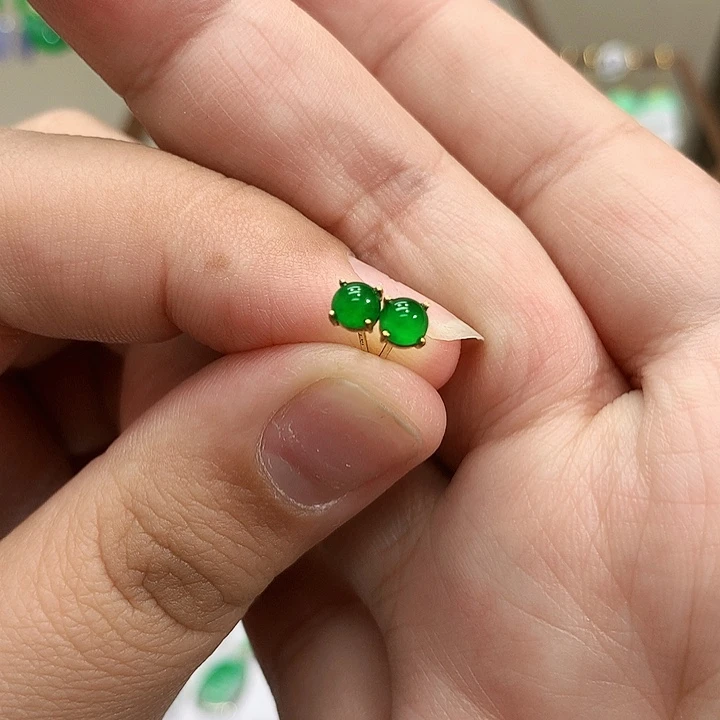 18K金镶嵌翡翠耳饰天然翡翠耳饰