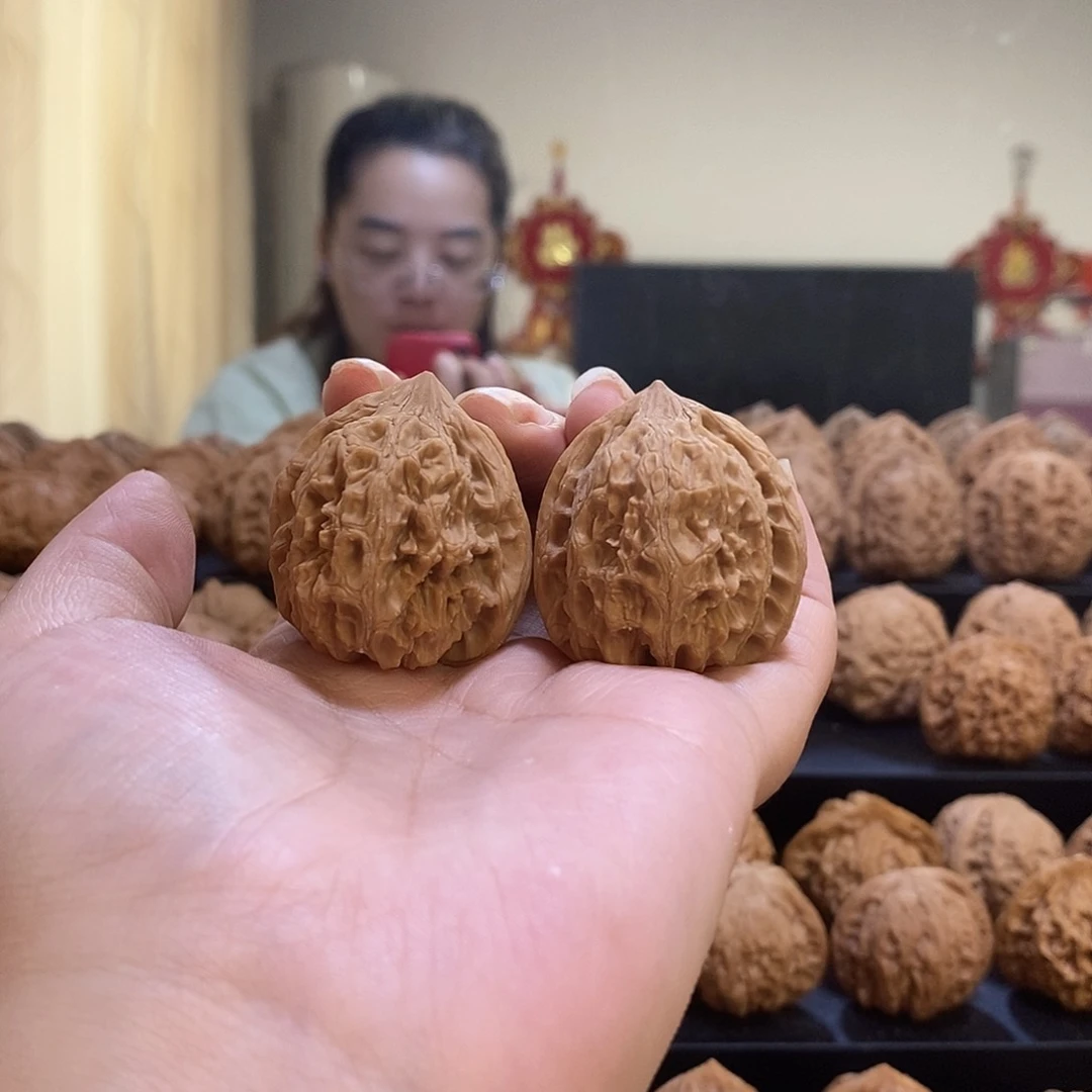 把件文玩核桃34红雀尖有伤