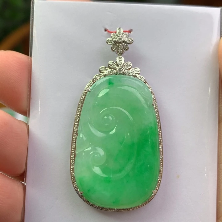 翡翠18K金镶嵌颈饰翡翠吊坠