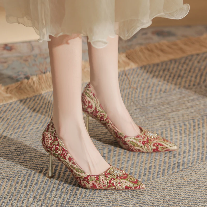 中国风红色高跟鞋尖头细跟单鞋秀禾鞋婚鞋小个子浅口女鞋2025新款
