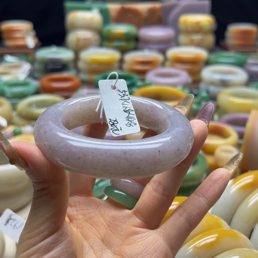 石英质玉手镯未镶嵌社****！